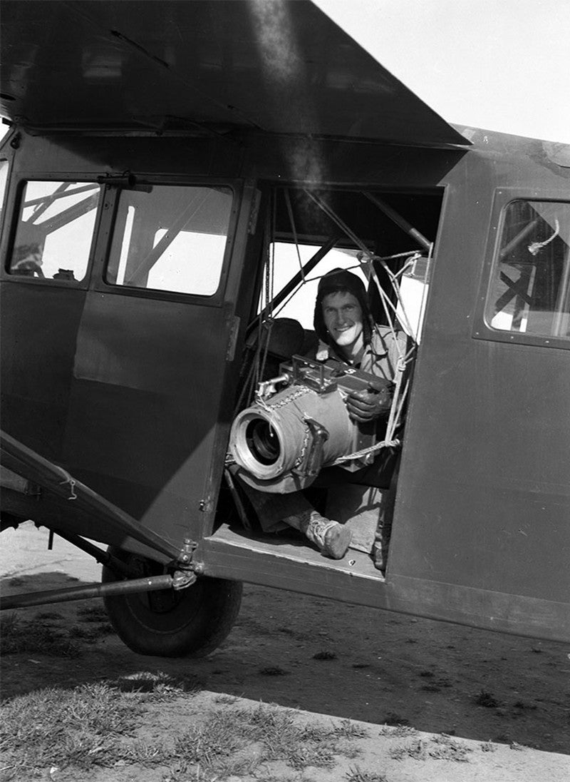 Bradford Washburn met zijn Fairchild K-6-camera in Valdez, Alaska (1937)