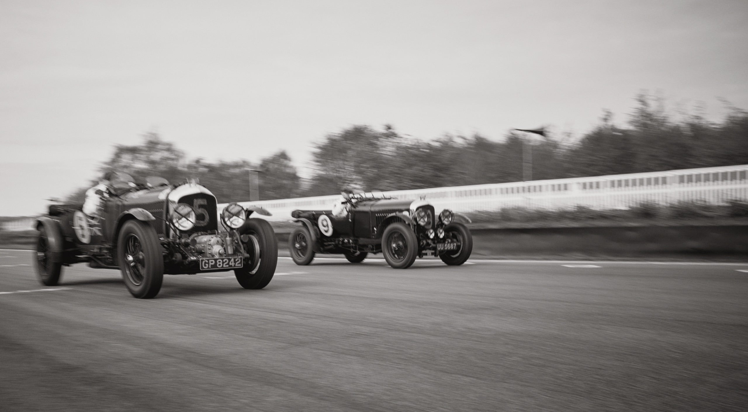 <strong>ON LOCATION</strong><br/><span>This season of Polo Originals, inspired by the golden era of Grand Prix car racing, was photographed at the Goodwood Motor Circuit, which is located in West Sussex, on the 12,000-acre Goodwood Estate. The Circuit has since become known for hosting a number of prestigious motorsport events, including the famous Festival of Speed and Revival.</span> <br/><rlmag_link href="https://www.ralphlauren.nl/en/search?cgid=brands-prl-tough-and-refined-cg"><button class="shop-collection">Shop the Story</button></rlmag_link>